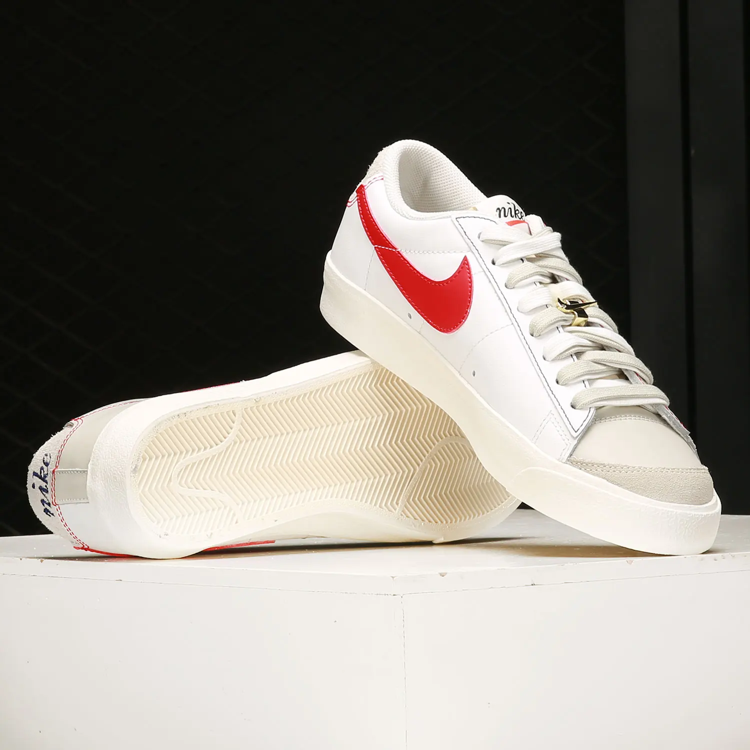

Низкие повседневные кроссовки унисекс Nike Genuine New Season DH4370-002