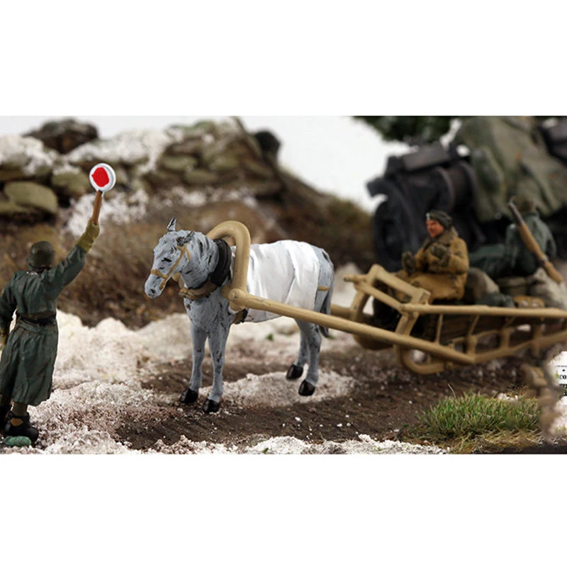 

1:72 Scale Resin Material German Winter Horse-Drawn Carriage Carrying Soldiers 3 Suitable For Tank Scenes Collectible Decorative