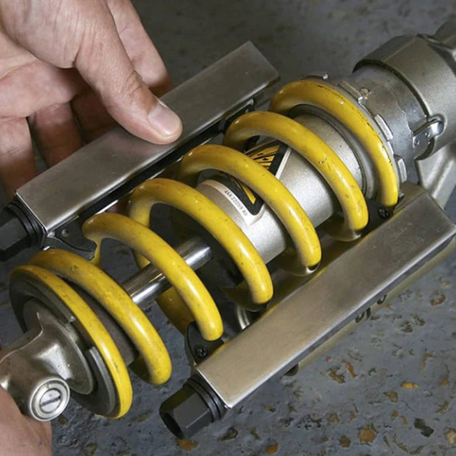 Motorcycle Shock Spring Compressor Stable Motorcycle Spring Compressor Controlled Sturdy for DIY Mechanics, Workshops