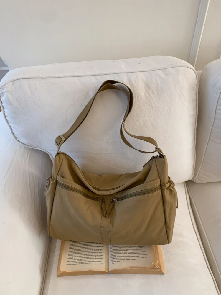 Casual Commuter Women's Large Capacity Tote Bag Fashionable  Color Crossbody Bag Korean Artistic Single Shoulder Bag Trendy