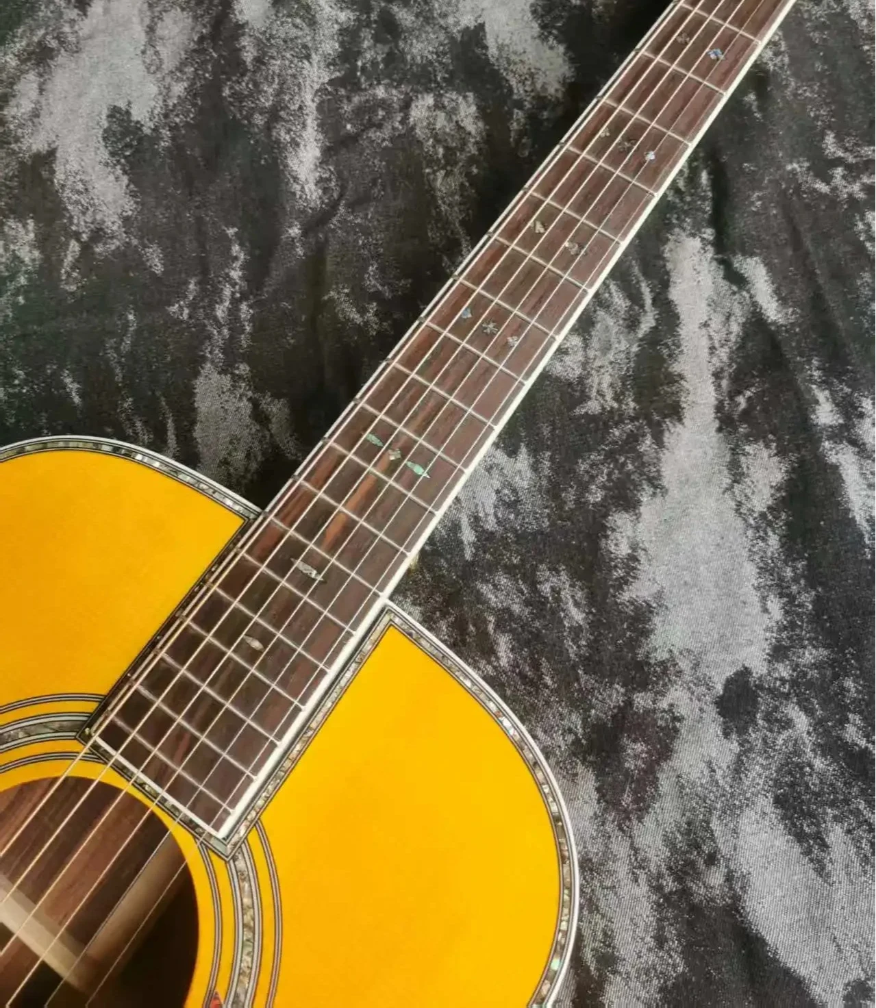 Hot sale OM42 Acoustic Guitar Solid Top Spruce Body HPL Neck Abalone Glossy Surface Exquisite Workmanship Protective Plate
