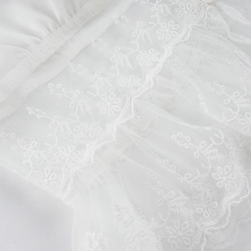 SUCHCUTE Vintage Fairycore weißes Spitzen-Oberteil, durchsichtig, Damen, V-Ausschnitt, kurze Puffärmel, Knopfleiste, Rüschensaum, Y2K Crop Top, schick – Detail 10