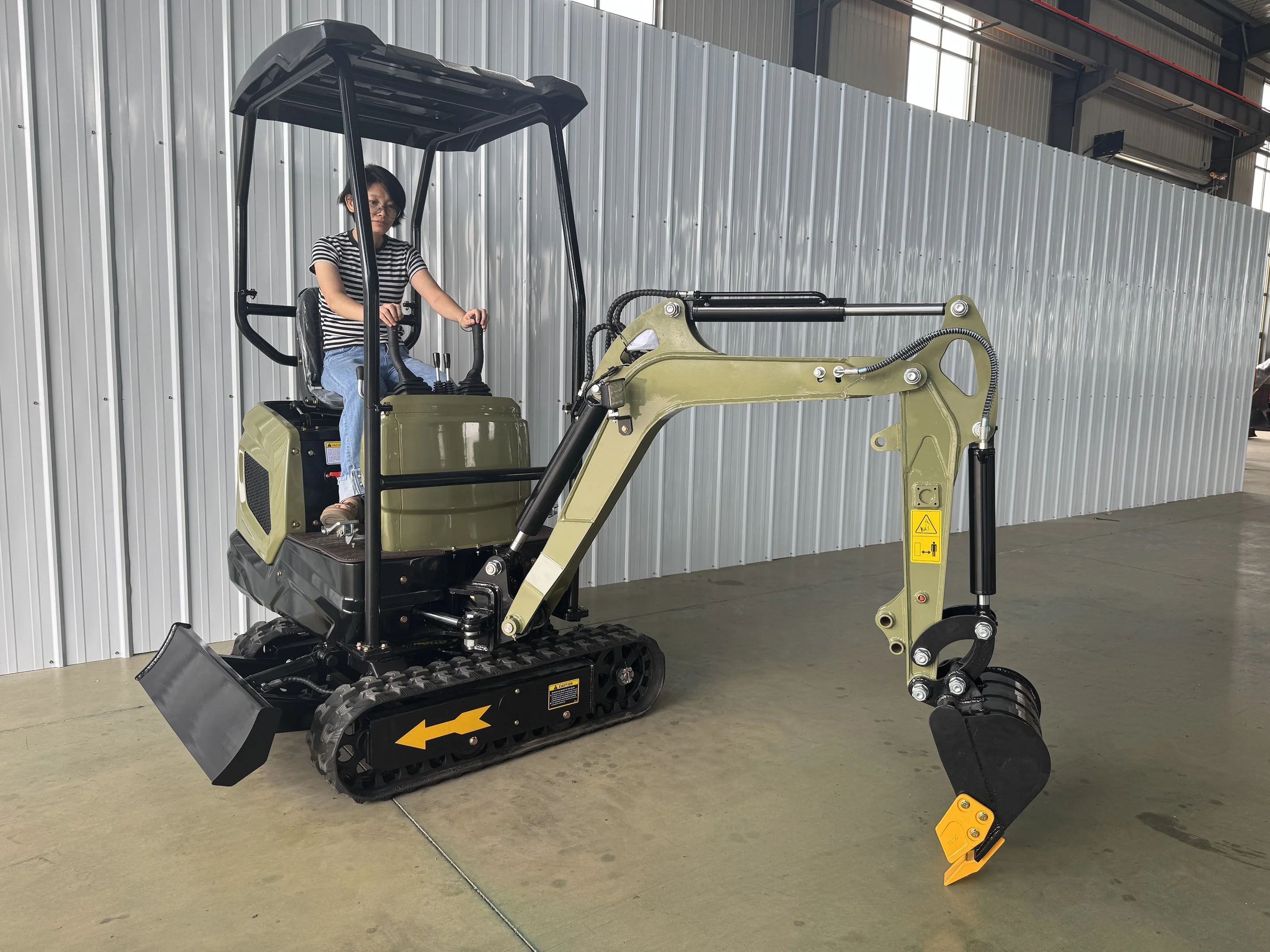 

Мини-экскаватор 1,2 тонны CE Euro 5 EPA Kubota с двигателем, небольшой гусеничный экскаватор в мешках, бытовой экскаватор