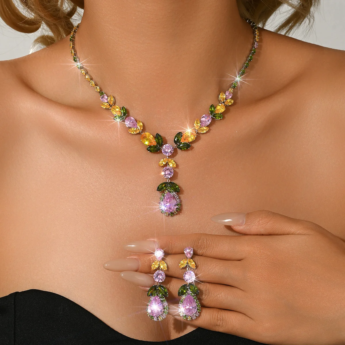 

Zircon water-drop leaf necklace and earrings set - luxurious high-end collar chain - fashionable set of decorative items