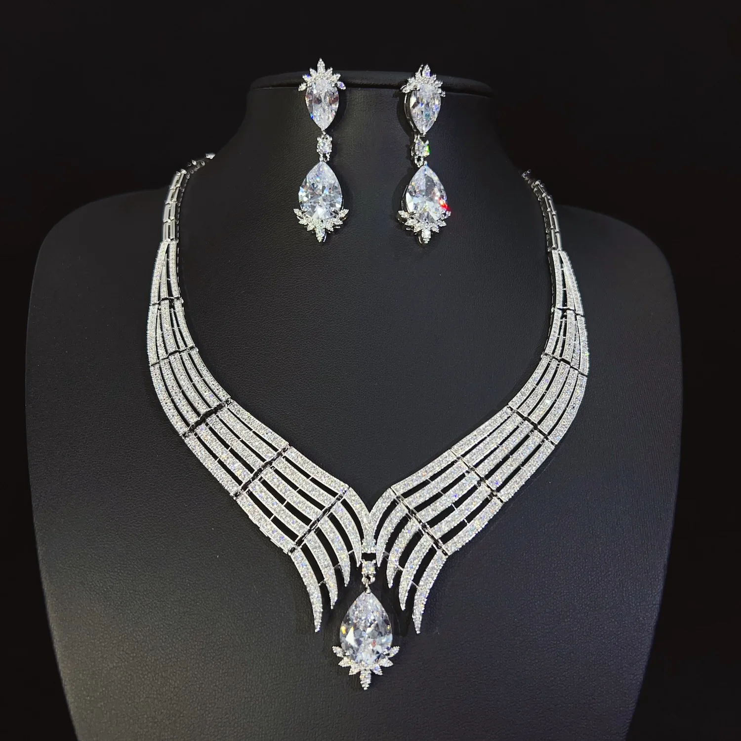 Unique Luxury Style High Quality Necklace and Earrings Jewelry Set Women's Daily Travel Activities Wedding Bridal Gifts M-1092