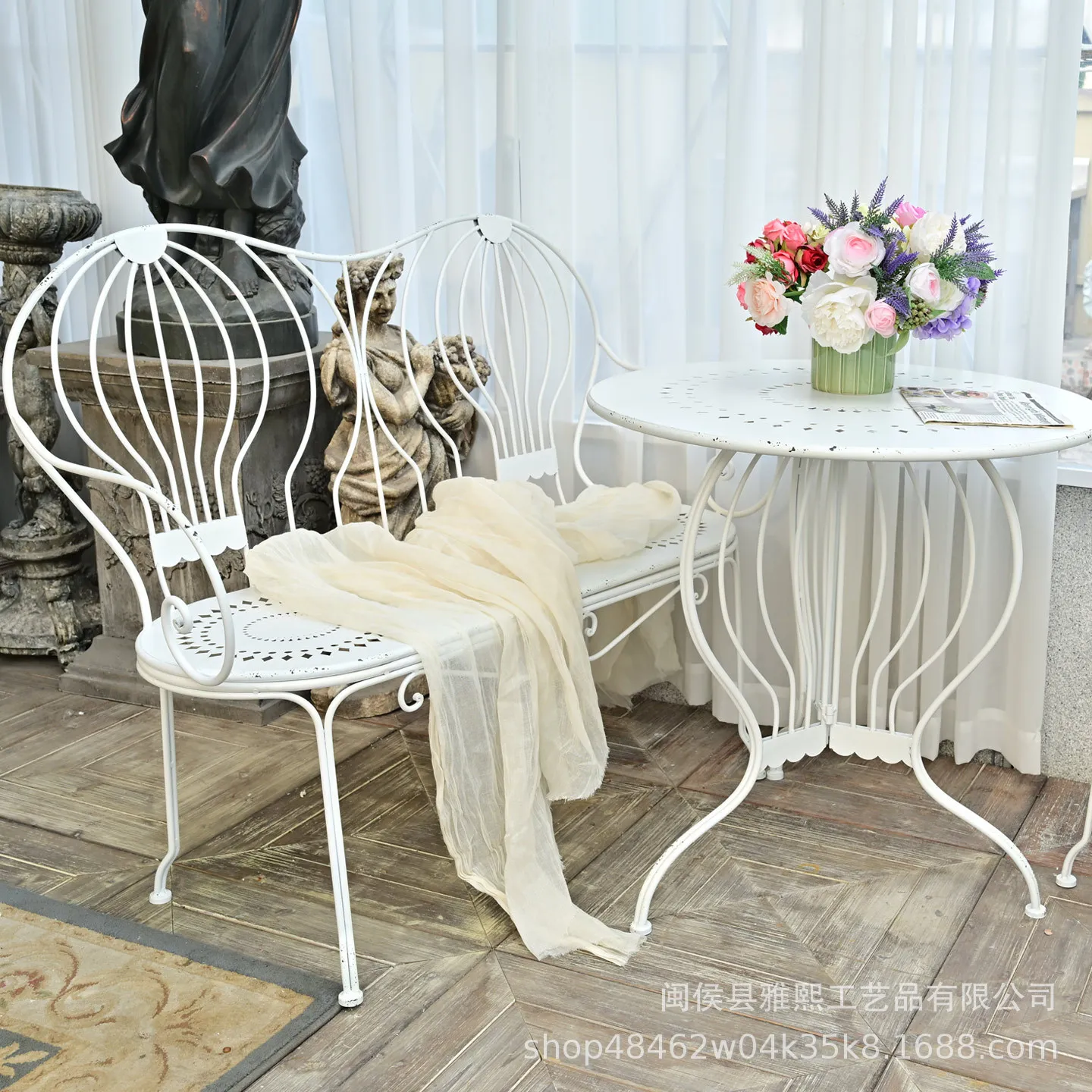 

Pastoral wrought iron retro old iron high back small chair ornament table flower stool shooting outdoor garden miscellaneous