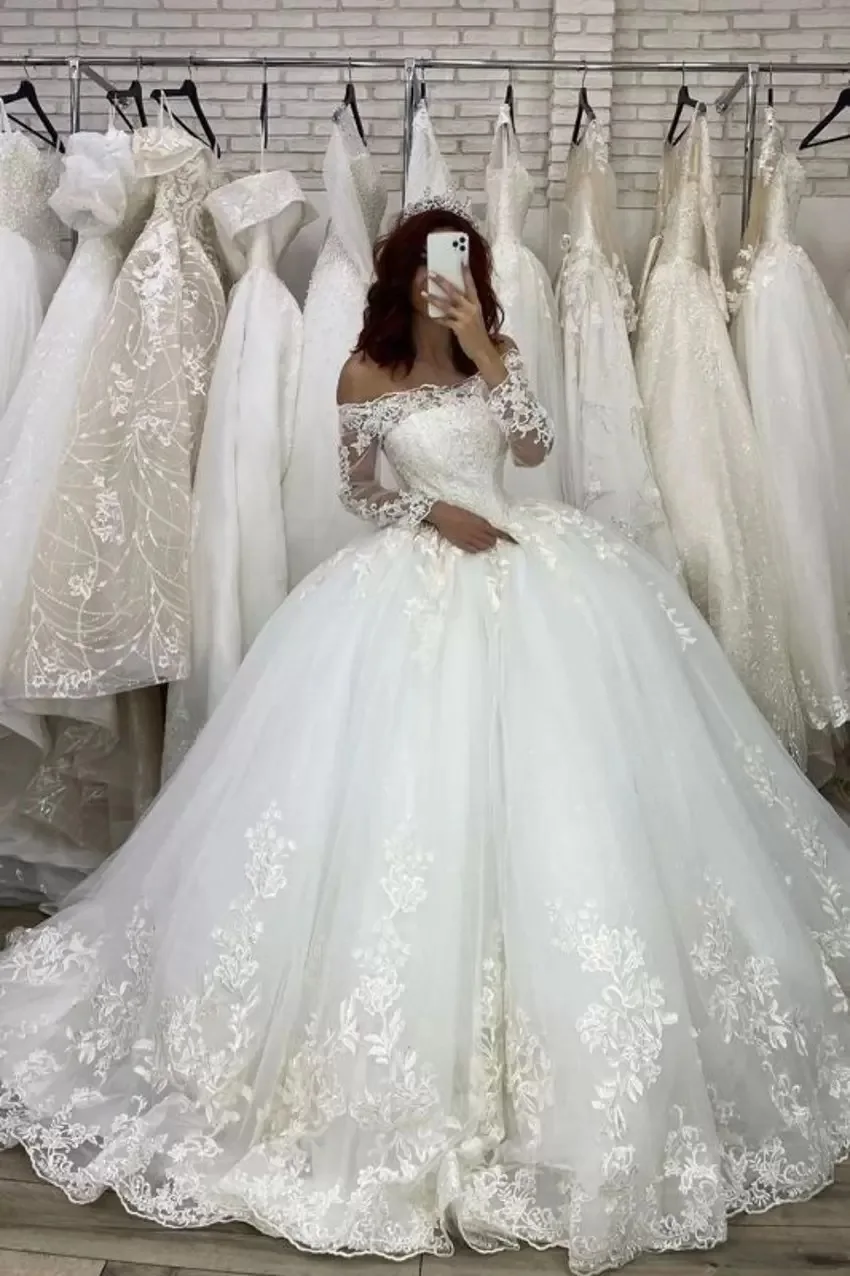 Customized Boat Neck Ball Gown Wedding Dresses Long Sleeves Robe De Mariee Fashion Applique Court Train Princess Bridal Gowns