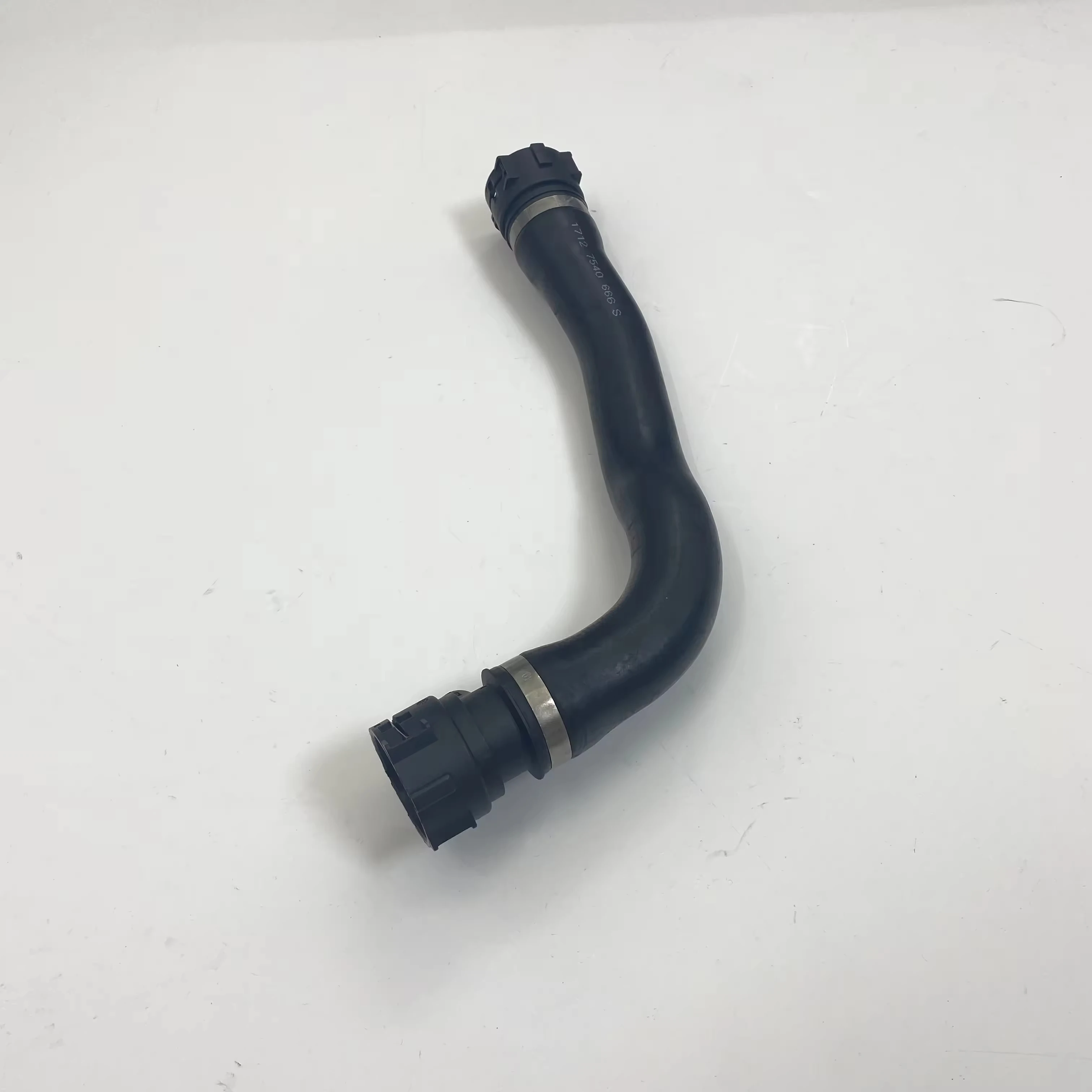 STZT قطع غيار السيارات خرطوم مطاطي 17127540666 لسيارات BMW E63 550 650i