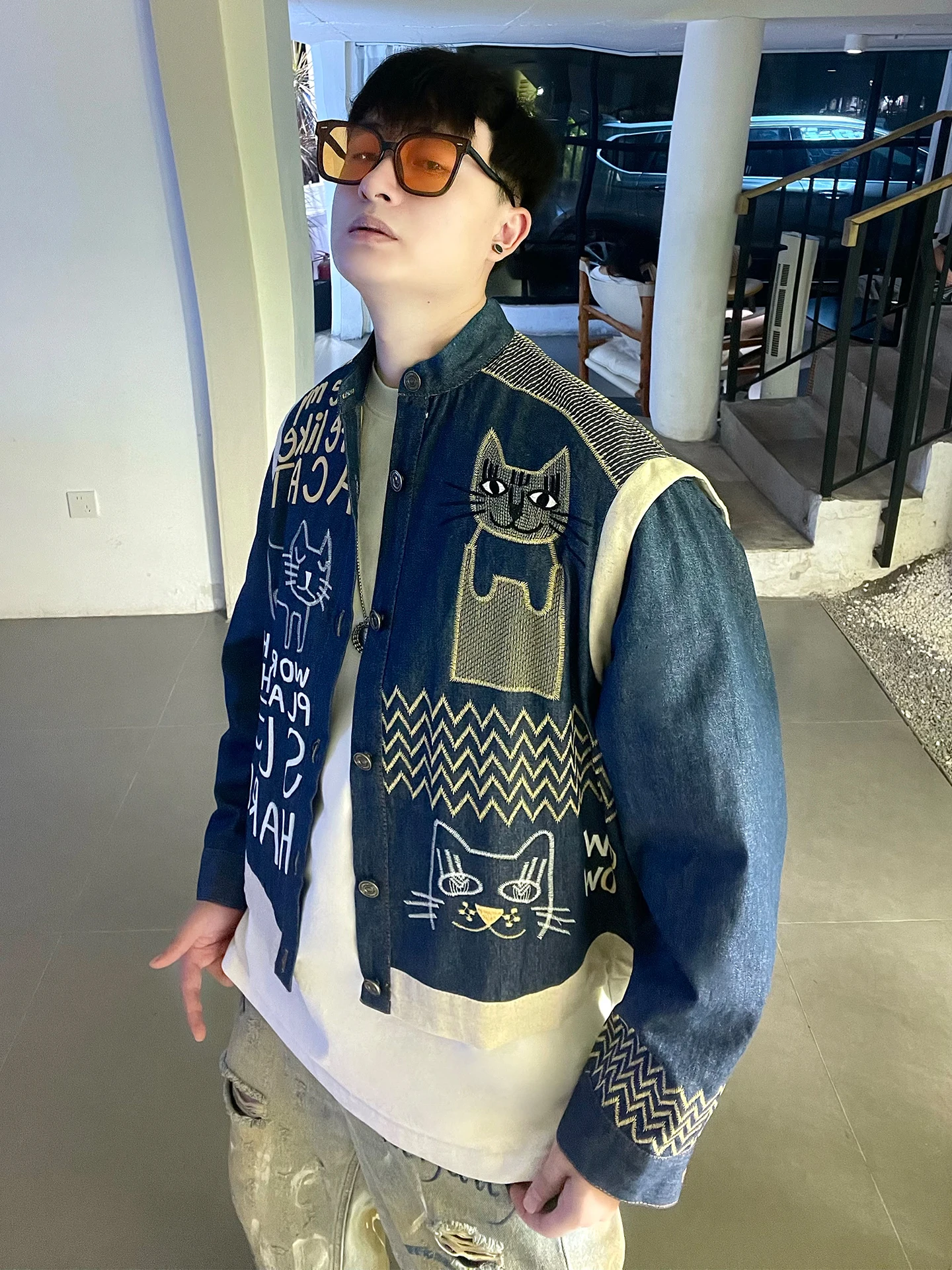 

Cartoon Embroidered Loose Fit Stand Collar Jeans Jaet Vintage American Sle Men's Faionable Top Youth Casual Wear