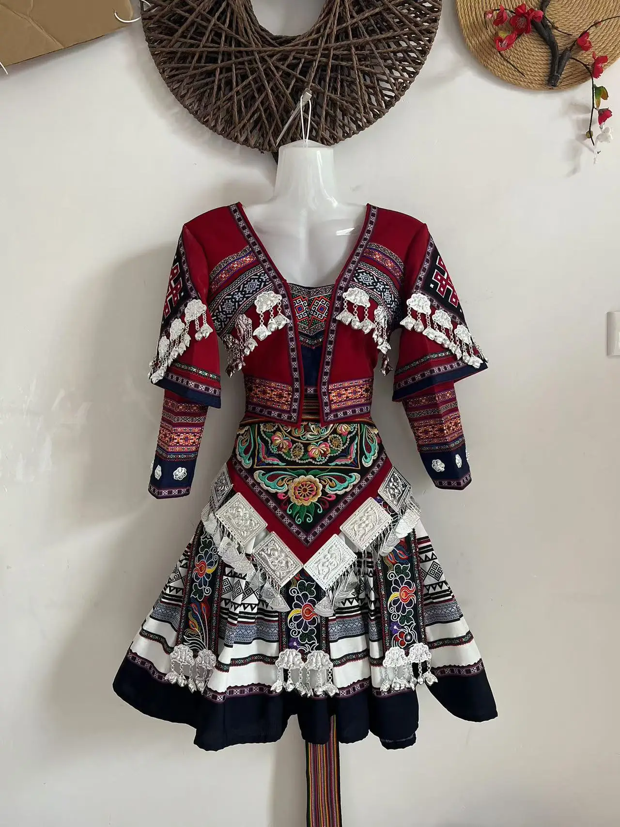 

Новый костюм Мяо, женская одежда, танцевальный костюм Tujia для взрослых