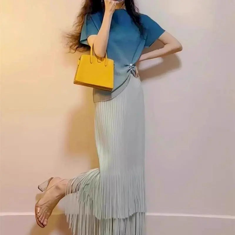 Fashion Skirts Sets for Women Summer Trend Design Gradient Color Short Sleeved T-shirt and High Waist Slimming Skirt 2 Piece Set