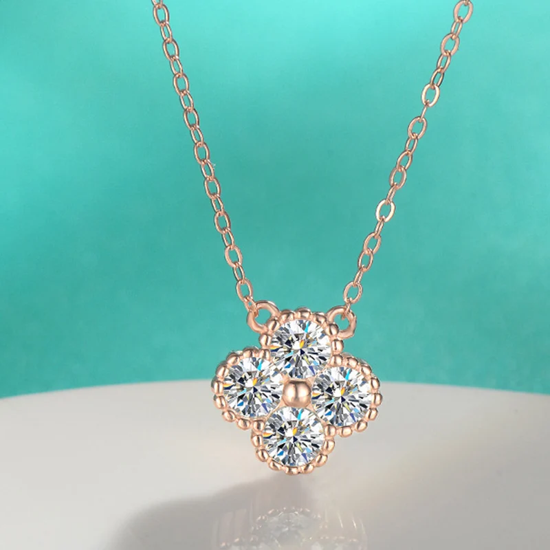 

S925 sterling silver women's moissanite clover pendant with niche design, versatile and simple necklace