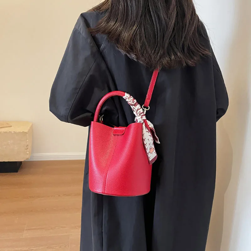 High Quality Large Capacity New Year Red Bucket Bag 2023 Women\'s New Solid Color Simple Handbag Fashion Pop Mini Crossbody Bag