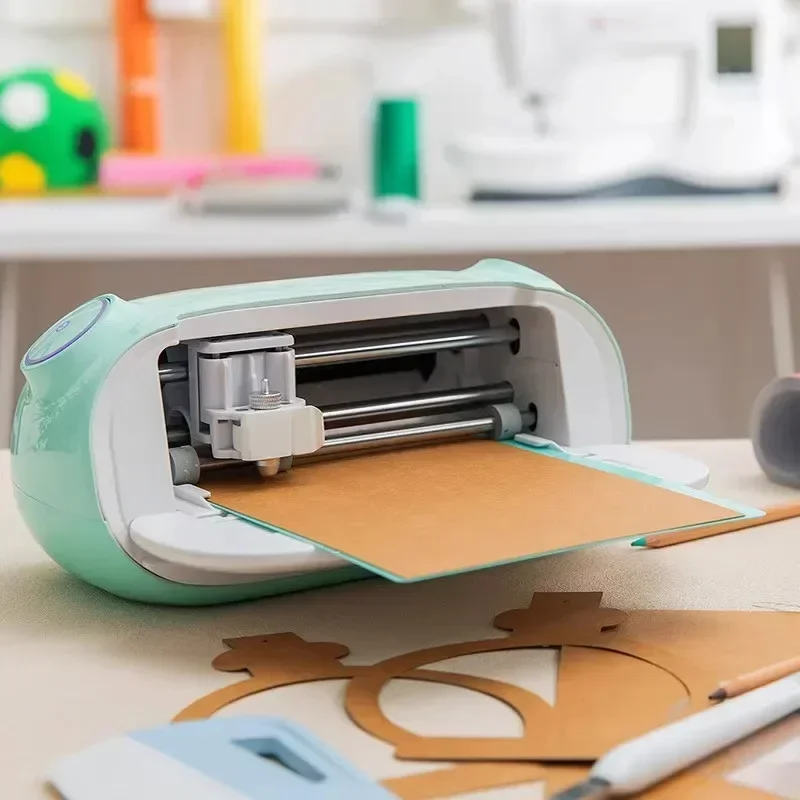 

Автоматический гравировальный станок, машина для высечки инфракрасного позиционирования для картона и фольги для горячего тиснения, ручная машина.