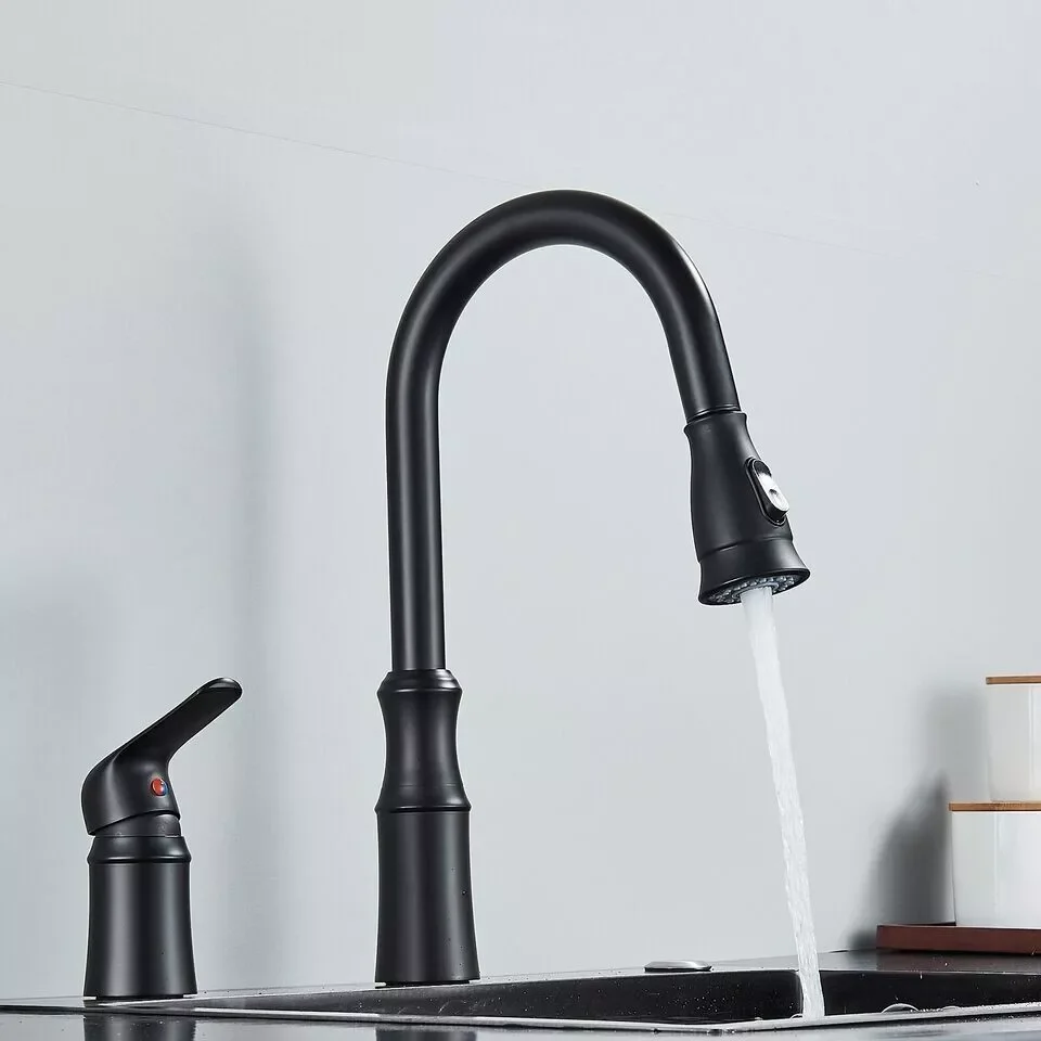 マットブラックキッチンシンク蛇口、プルダウンスプレーヤー付き、1ハンドル2穴ミキサータップ、温水および冷水タップ