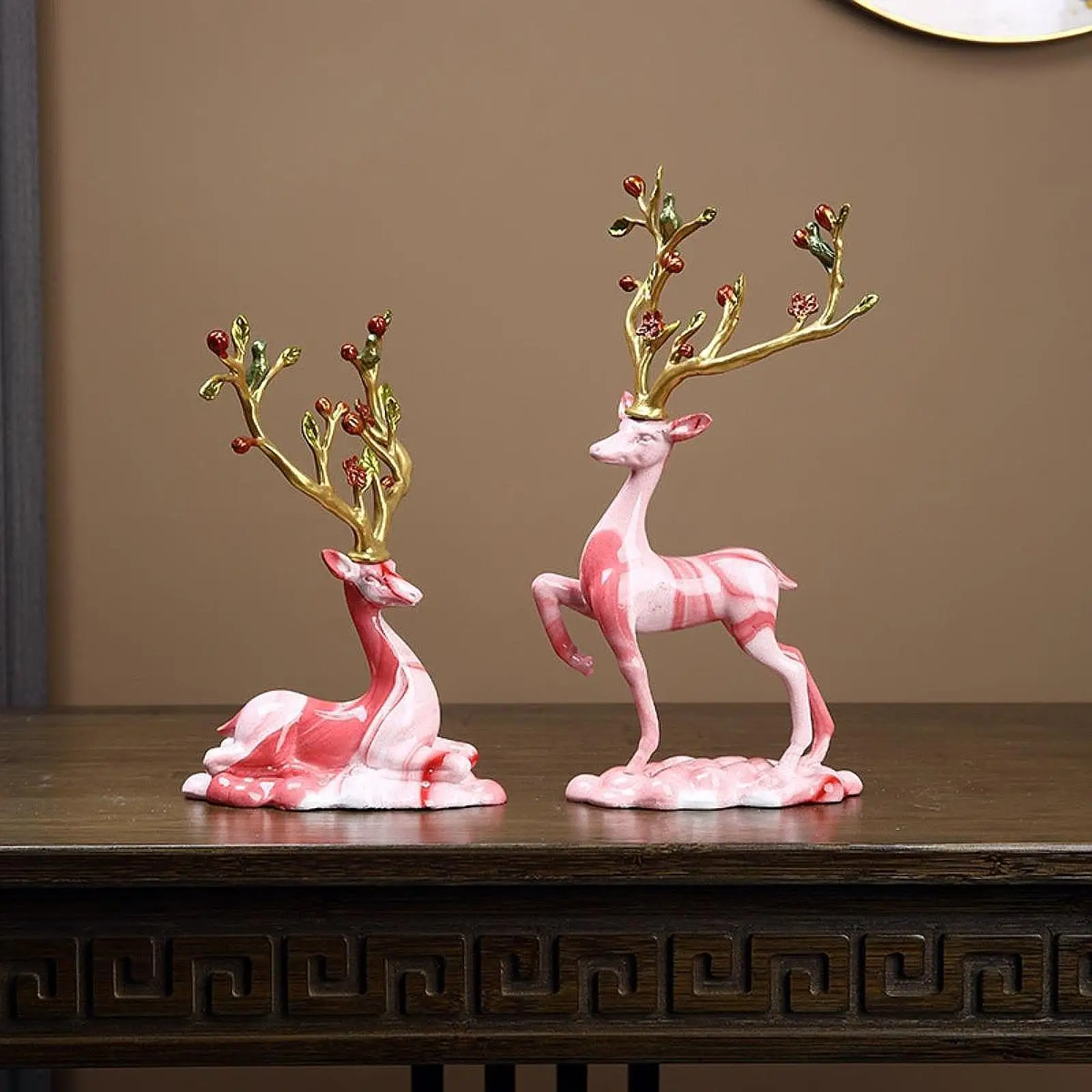 

2Pcs Deer Statues Couple Elk Sculpture Farmhouse Decor Sitting Standing Reindeer Figurines for Bedroom TV Cabinet Living Room