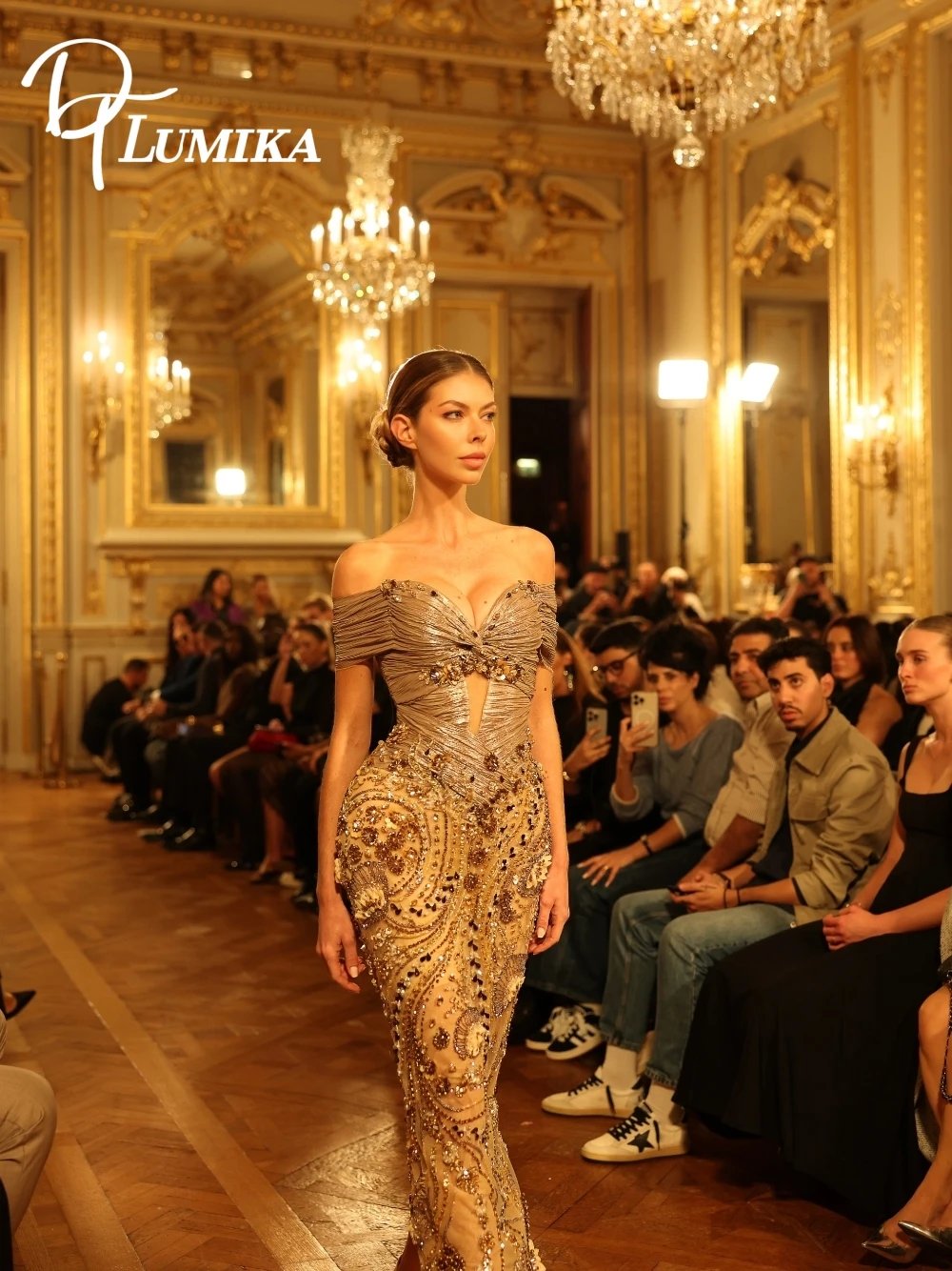 

Stunning Off Shoulder Crystals Fashionable Evening Dress Luxe Beaded Straight Customized Corset Cocktail Gown For Women