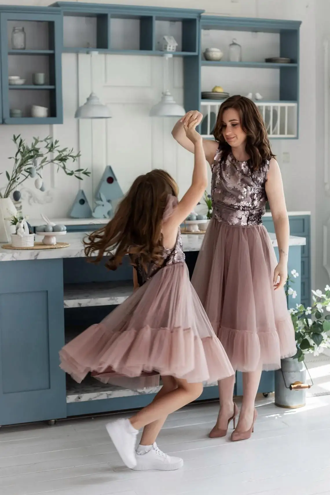 New Fall/Winter Collection Sparkling Mother Daughter Matching Dress Special Occasion Birthday/Wedding Party Gown Mommy and Me