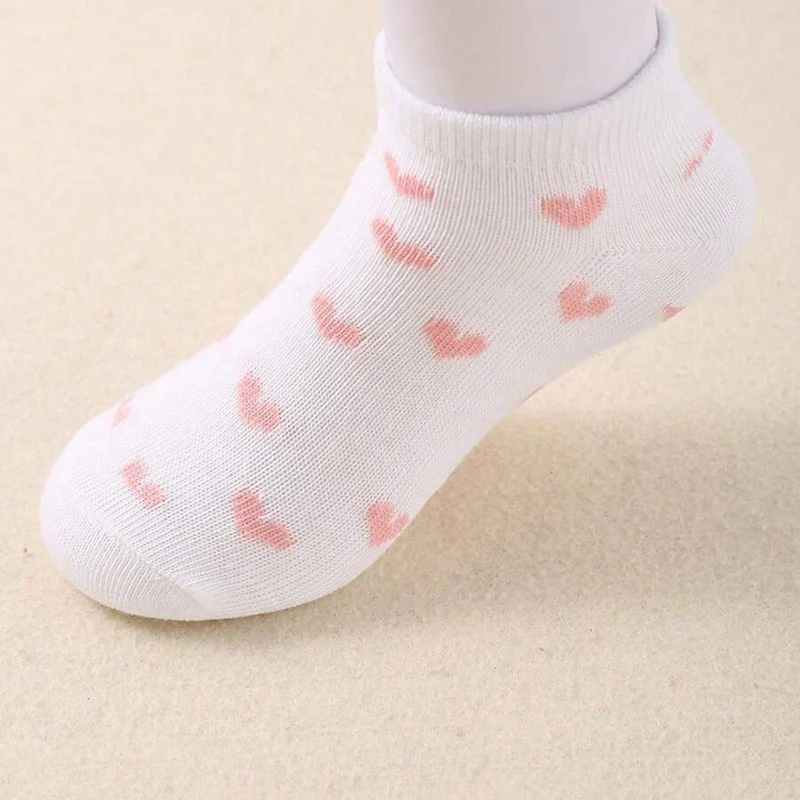10 Paar bunte Knöchelsocken für Kinder – weiche und bequeme Socken für Jungen und Mädchen, mit Streifen- und Herzmustern. – Detail 3