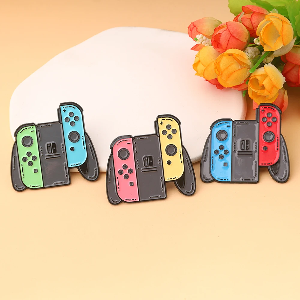 3pcs/set Game Handle Shape Brooch Badge Clothing Decoration Lapel Pin Backpack Jewelry Alloy Accessories Gift For Friends