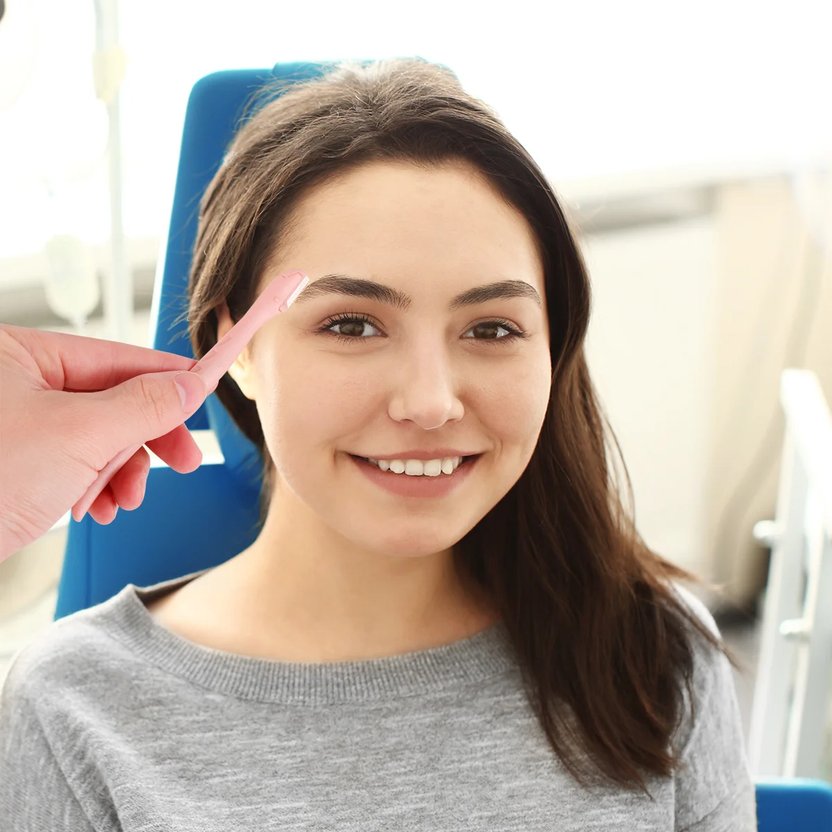 مجموعة مانيكير الأظافر مكونة من 18 قطعة من الفولاذ المقاوم للصدأ باللون الذهبي الوردي متعددة الوظائف مجموعة أدوات تشذيب متينة وتصميم مريح للرجال والنساء يوميًا