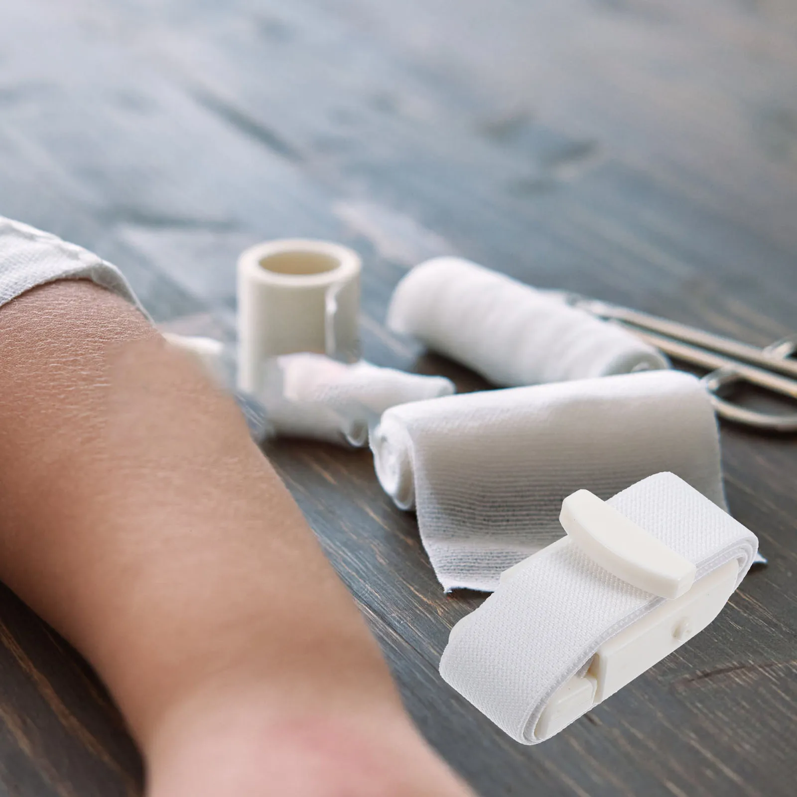 

4pcs Elastic Tourniquets Buckle Waist Belt Plastic Barbed Hemostatic Bandage Outdoor Sports Compact Size Orange Blue Green Red