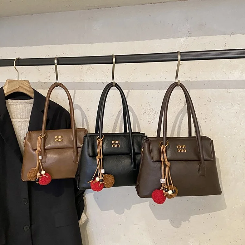 

High-End Women's Hand Bags Made Of Star-Patterned Leather Boasting Trendy Lithuania Vintage High-End Spacious Look