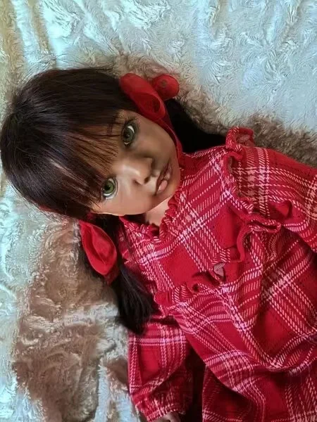 Muñeca Reborn Dls de 41'' Aloenka, Edición Limitada, Personalizada por Artista, Piel Bronceada Pintada a Mano, Cabello Enraizado a Mano, Cuerpo de Tela