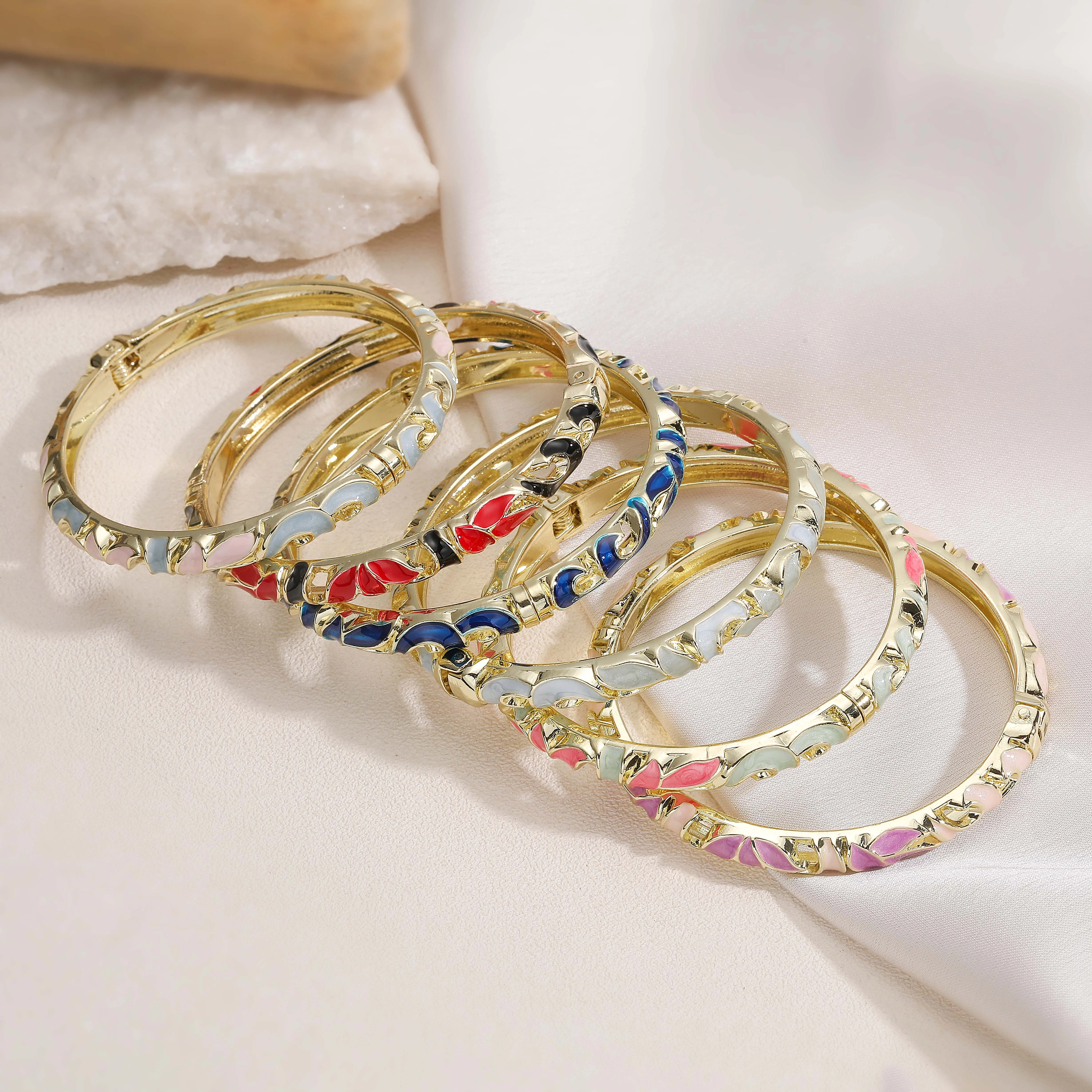 Elastic Enamel Droplet-Glaze Bracelet, 66 mm, One-Size-Fits-All, Exquisitely Hand-Painted, Women's Vintage-Style Jewelry