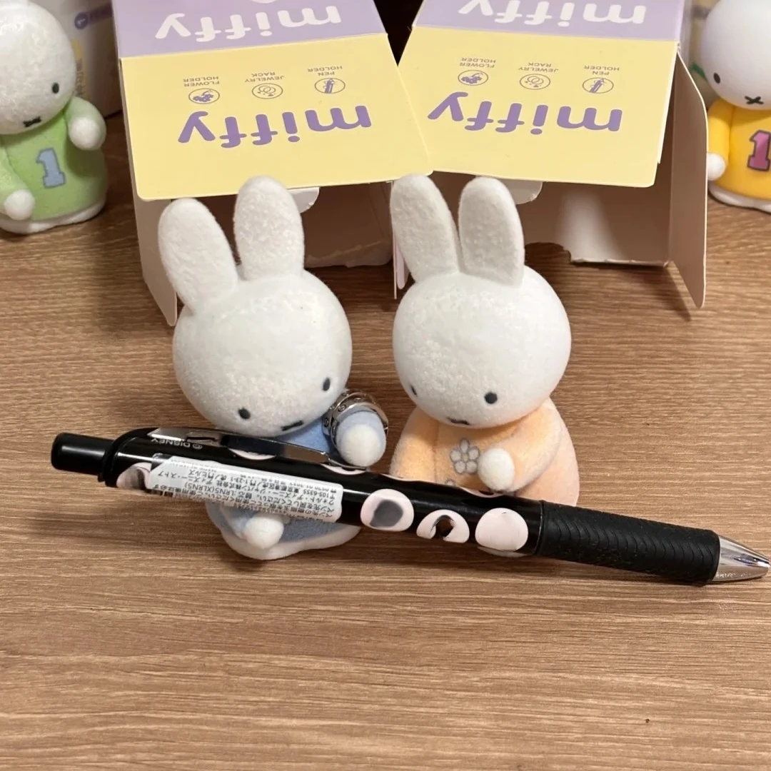 

В наличии: Стеллаж для хранения Miffy (серия Blind Box), многофункциональный органайзер для ручек и аксессуаров, подарок для фанатов аниме и коллекционеров кукол