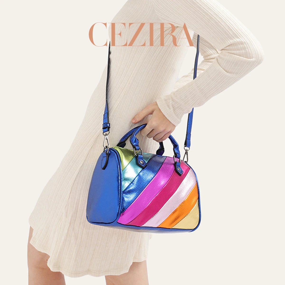 Luxury Bags That Are Vegan - CEZIRA-Bolsa Boston Metálica de Couro PU