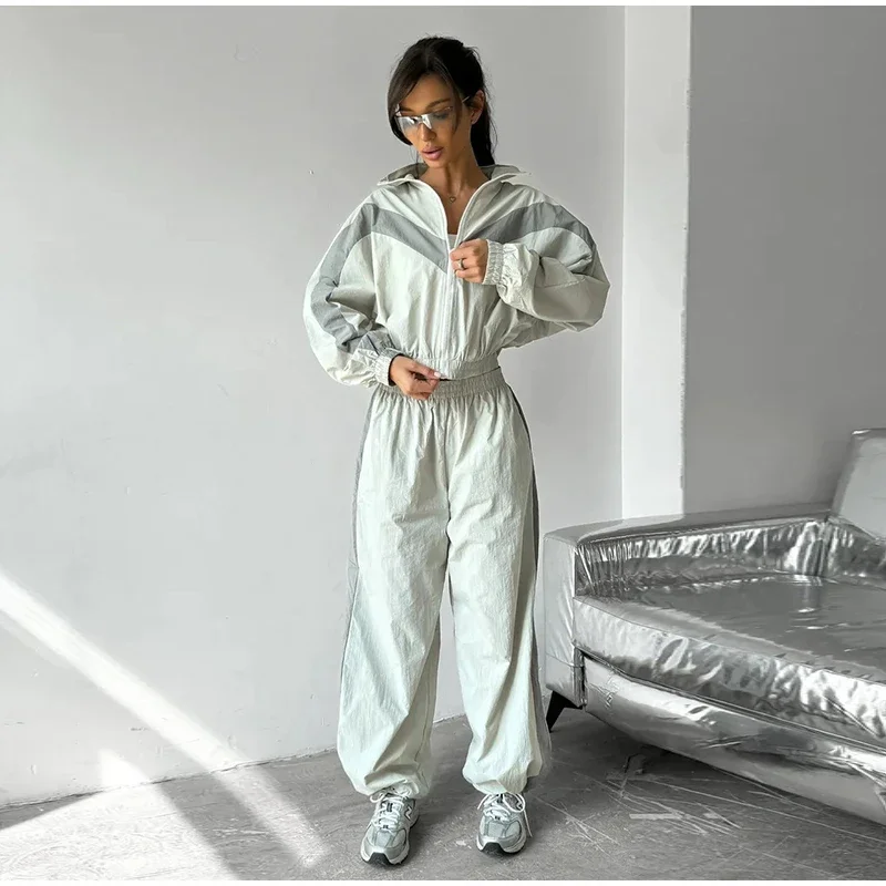 Damen-Hosenanzug 2-teilig: Paneelbesetzter Stehkragen, Langarm-Reißverschluss-Mantel, Hochgeschnittene Weite Hose, Schicke Damen-Sportbekleidung – Detail 9