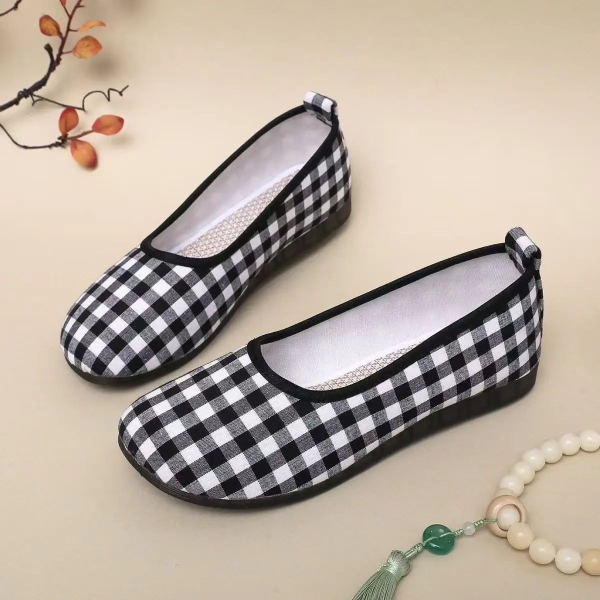

Women Spring Summer Flat sole Plaid Cloth Shoes Soft sole Non Slip Round Toe Shallow Slip On Light Breathable Retro Work Shoes