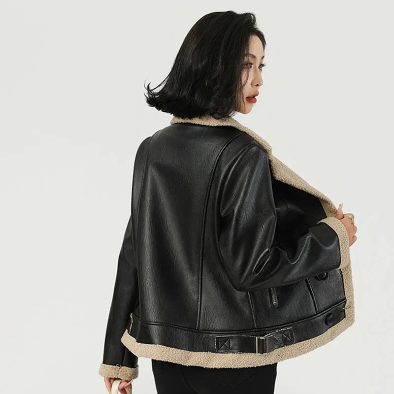 الخريف الشتاء المرأة سميكة الدافئة جاكيت من الصوف موضة مزدوجة الصدر بولي Leather الجلود أبلى كم طويل أفخم التلبيب معطف قصير