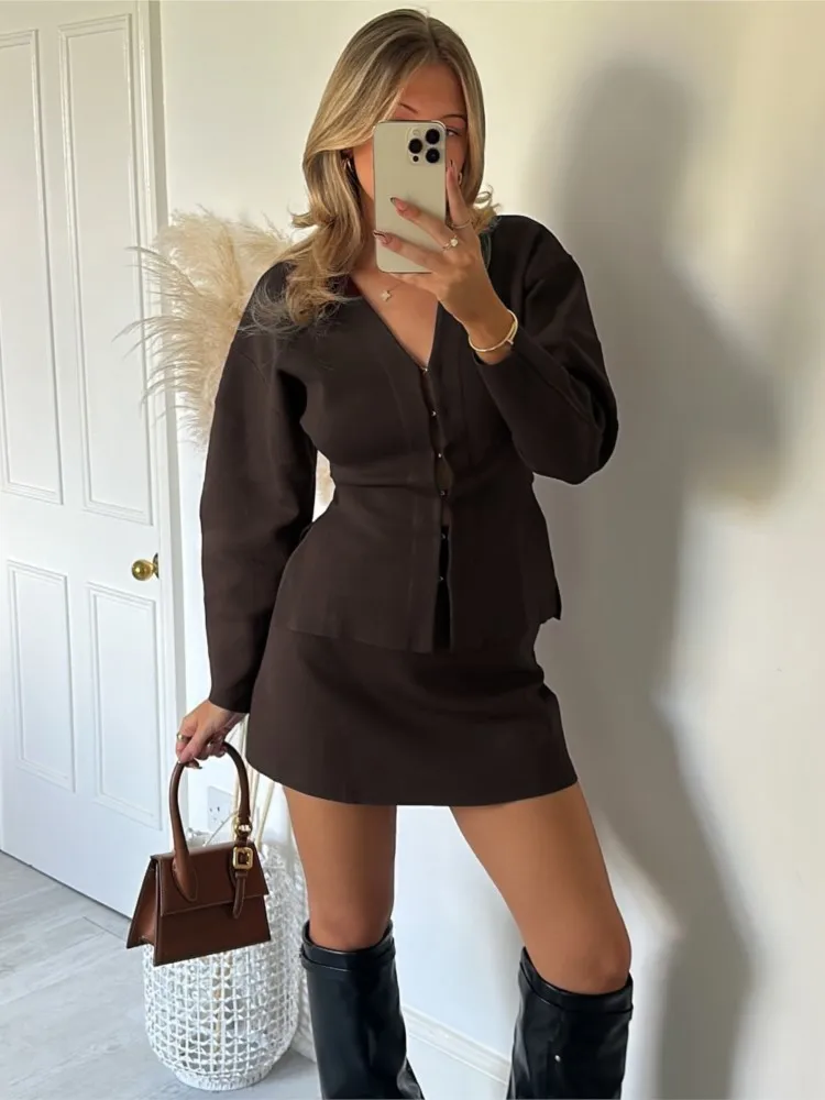 

Woman 2 Piece Set Outfit Casual Retro Long Sleeves V-neck Top Sexy Package Hip Short Skirt Solid Color Two Piece Outfits Slim