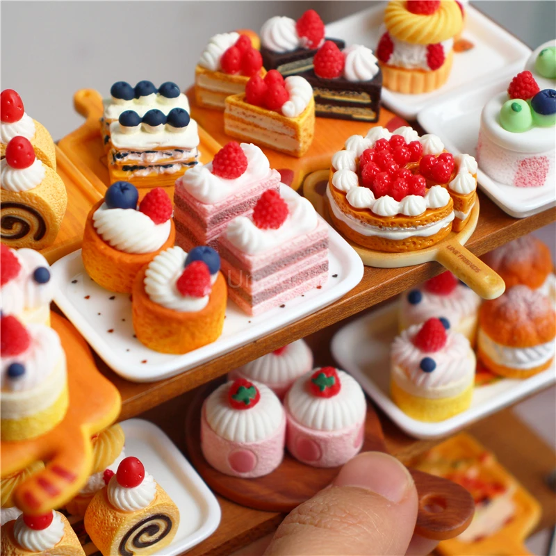 Cute 1/6 Scale Mini Strawberry Cake Miniature Dollhouse Food for BJD Doll Accessories Girls Toy