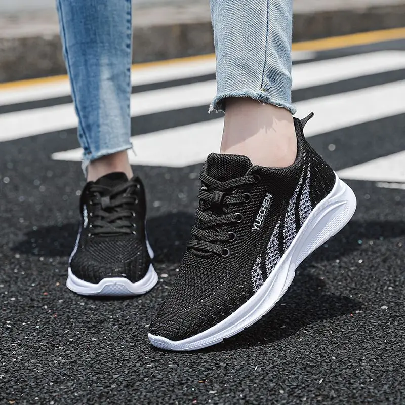 

New Sports Shoes Women Flying Weave Mesh Breathable Casual Running Shoes Soft Sole Ultra Light Anti slip Versatile Travel Shoes