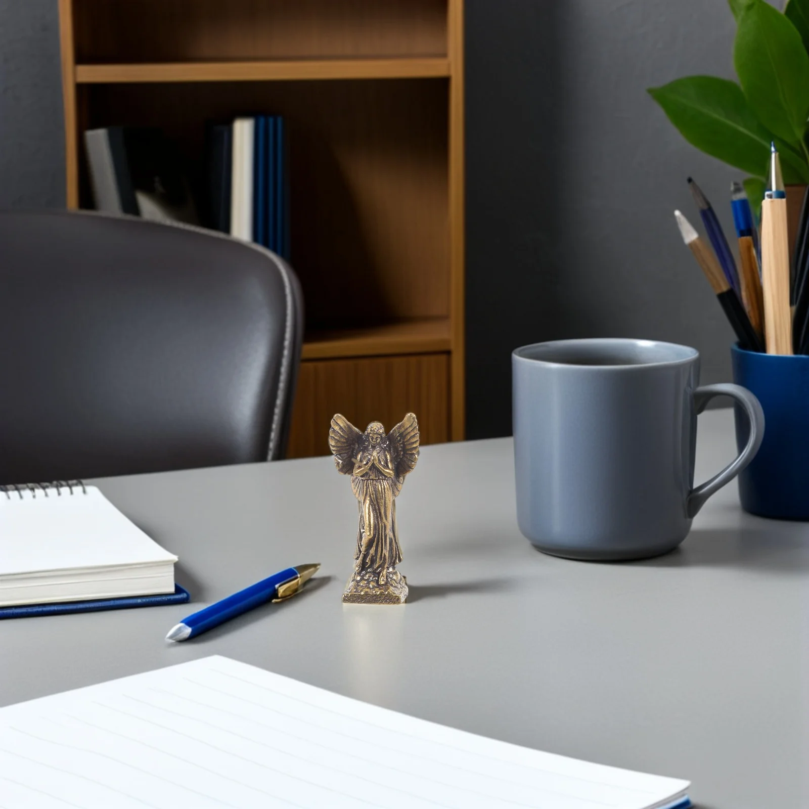 

Brass Angel Sculpture Elegant Office Desk Centerpiece Religious Symbolic Protection Hope Bookshelf Ornament Home Interior Art