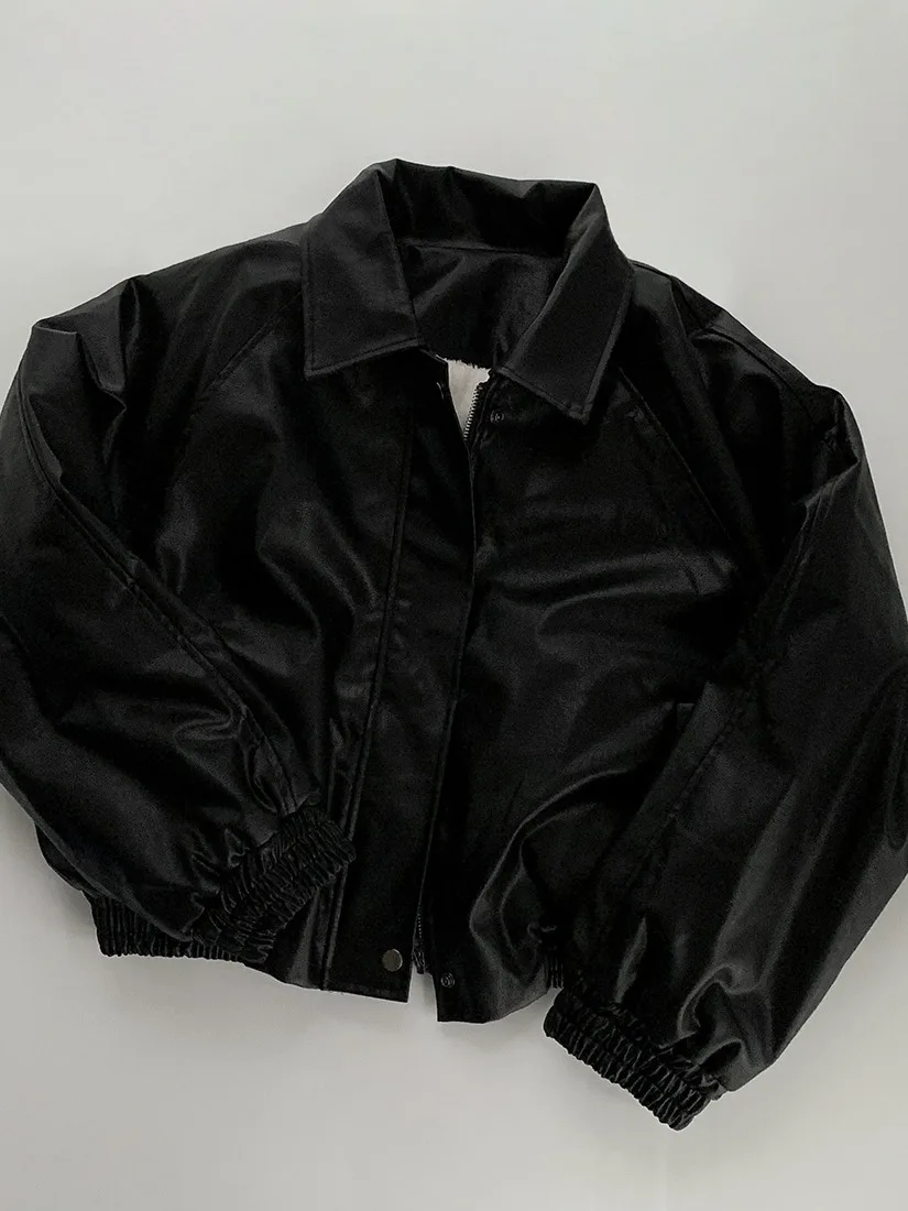 เสื้อแจ็คเก็ตหนังเทียมบุขนสำหรับฤดูใบไม้ร่วงและฤดูหนาว ดีไซน์คอปกซิป แขนยาว ทรงหลวม สไตล์อเนกประสงค์ เหมาะสำหรับใส่ทำงาน...