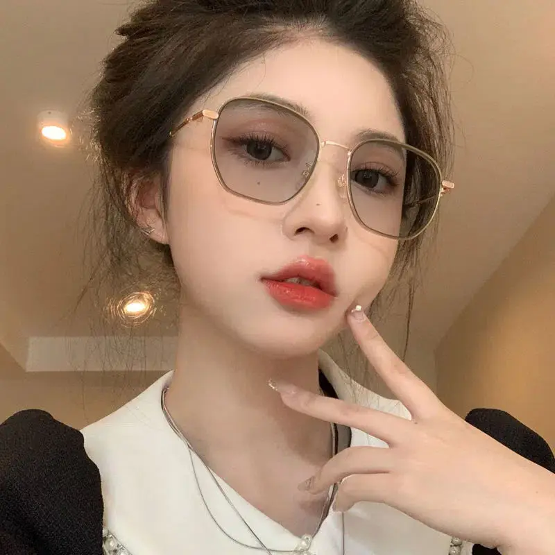 Photochromic Myopia Glasses for Women Men Large Frame Blue Light Blocking Eyewear Ultra Light Eye Protection Eyewear 0 To -4.0