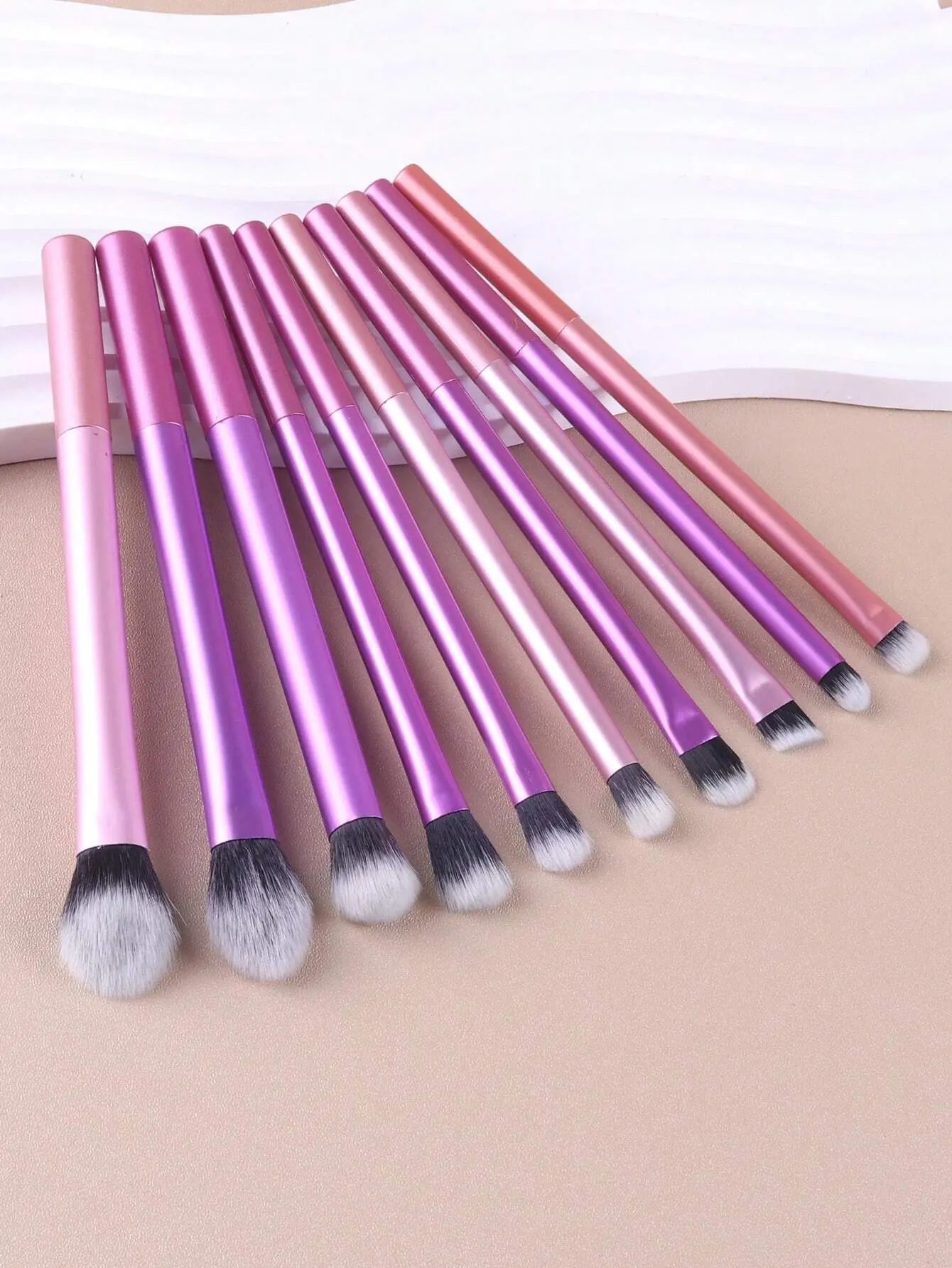 10 szt. Nowy wielokolorowy pędzel z włosia włóknistego Pędzel do makijażu do cieni do powiek i kosmetyków kosmetycznych, przenośny