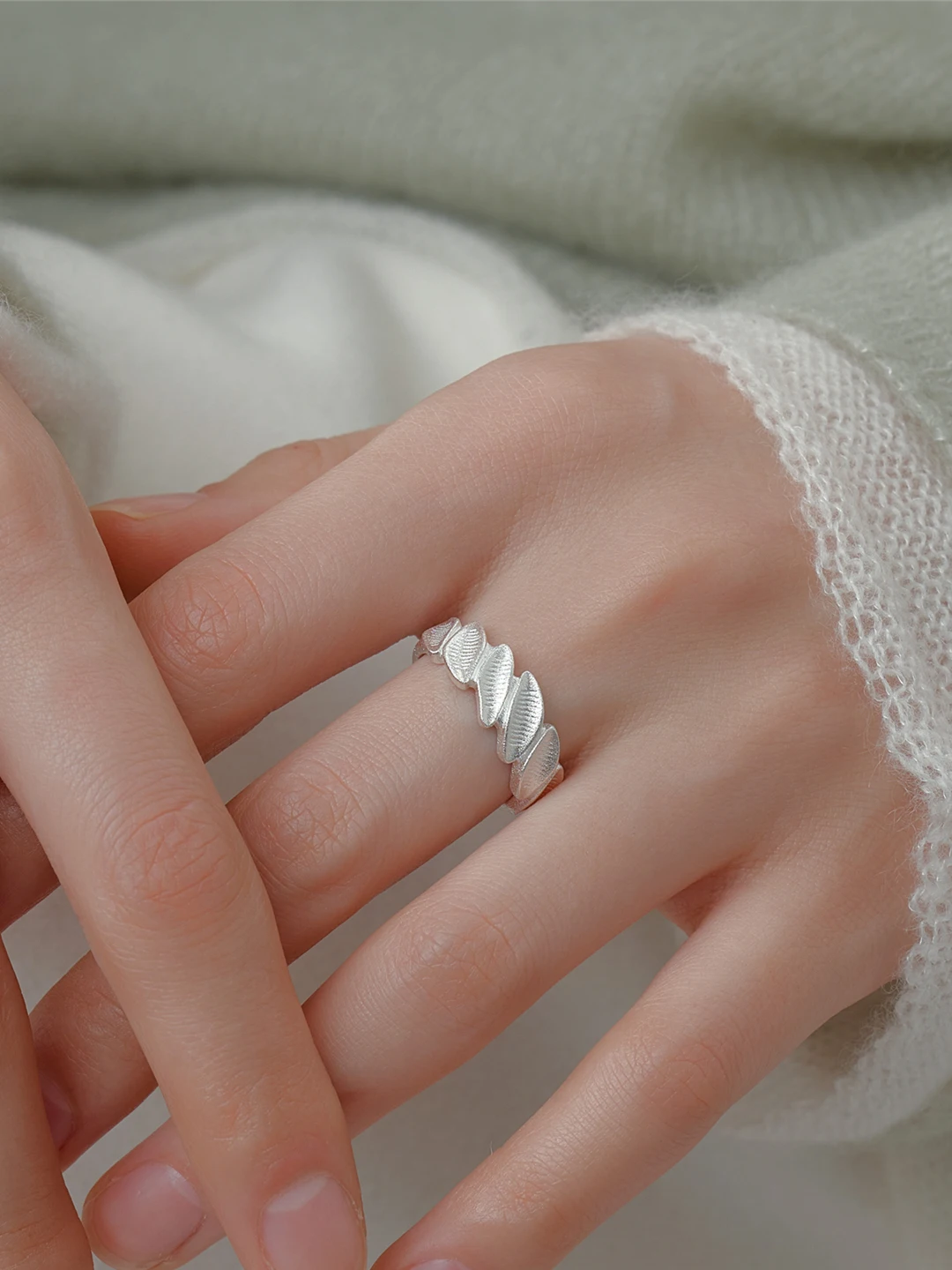 Minimalistyczny pierścionek z  – Minimalist Ring Stackable recenzja i cena