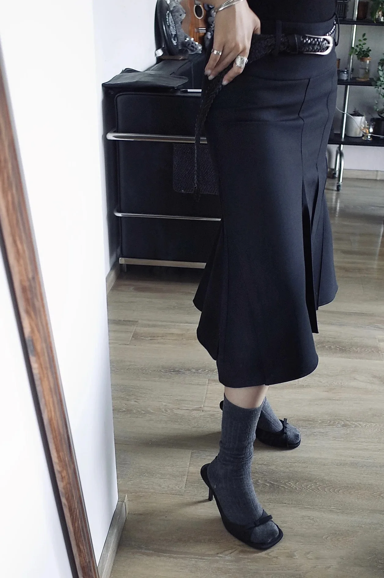 

Mermaid Pleated Skirt Black White Hip-wrapped Style Stiff Suit Skirt