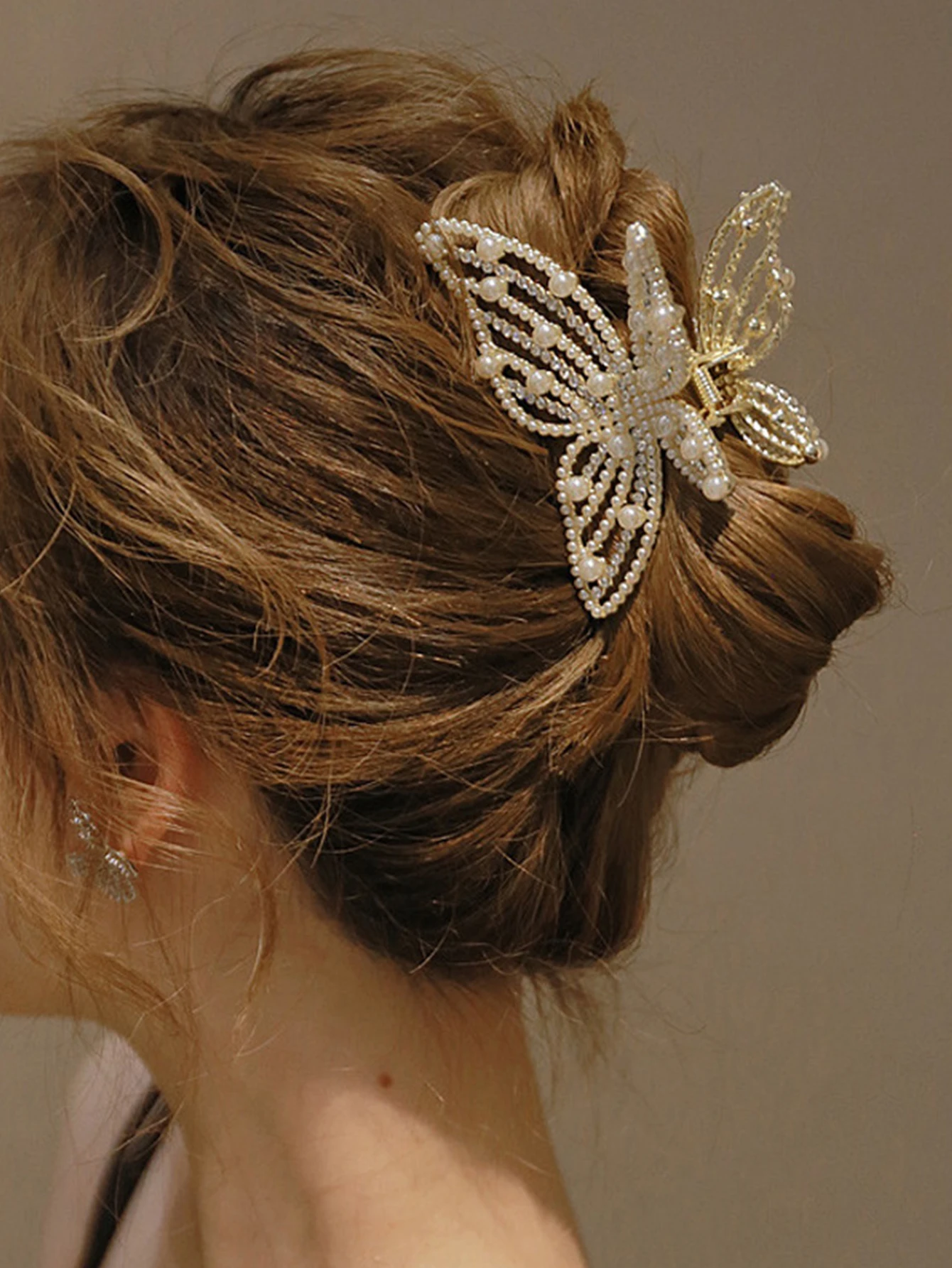 

1Pcs Fashion Pearl Butterfly Tassels Hair Claws For Women Hair Accessories