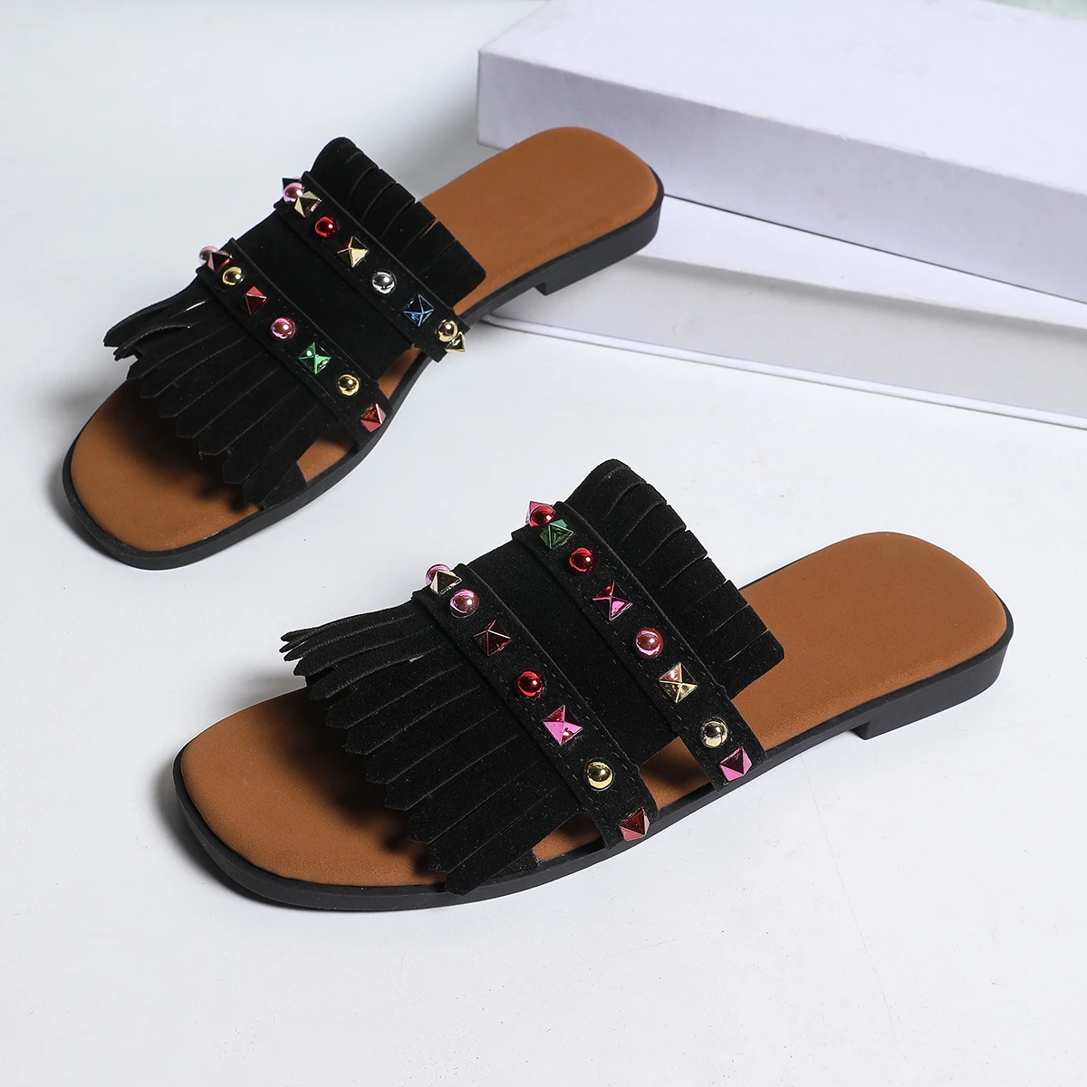 

Новые летние модные шлепанцы больших размеров с бахромой и стразами 2026 года