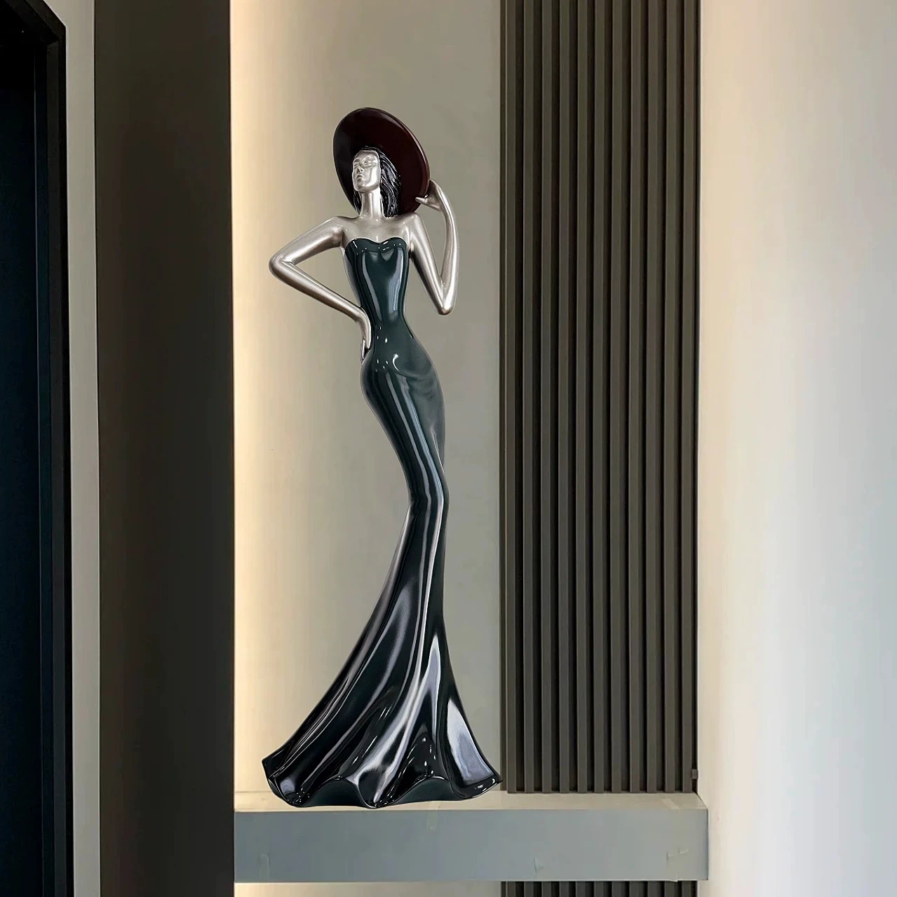 

Nordic light luxury living room entrance ornament creative TV cabinet decoration handicrafts decoration high-end character sculp