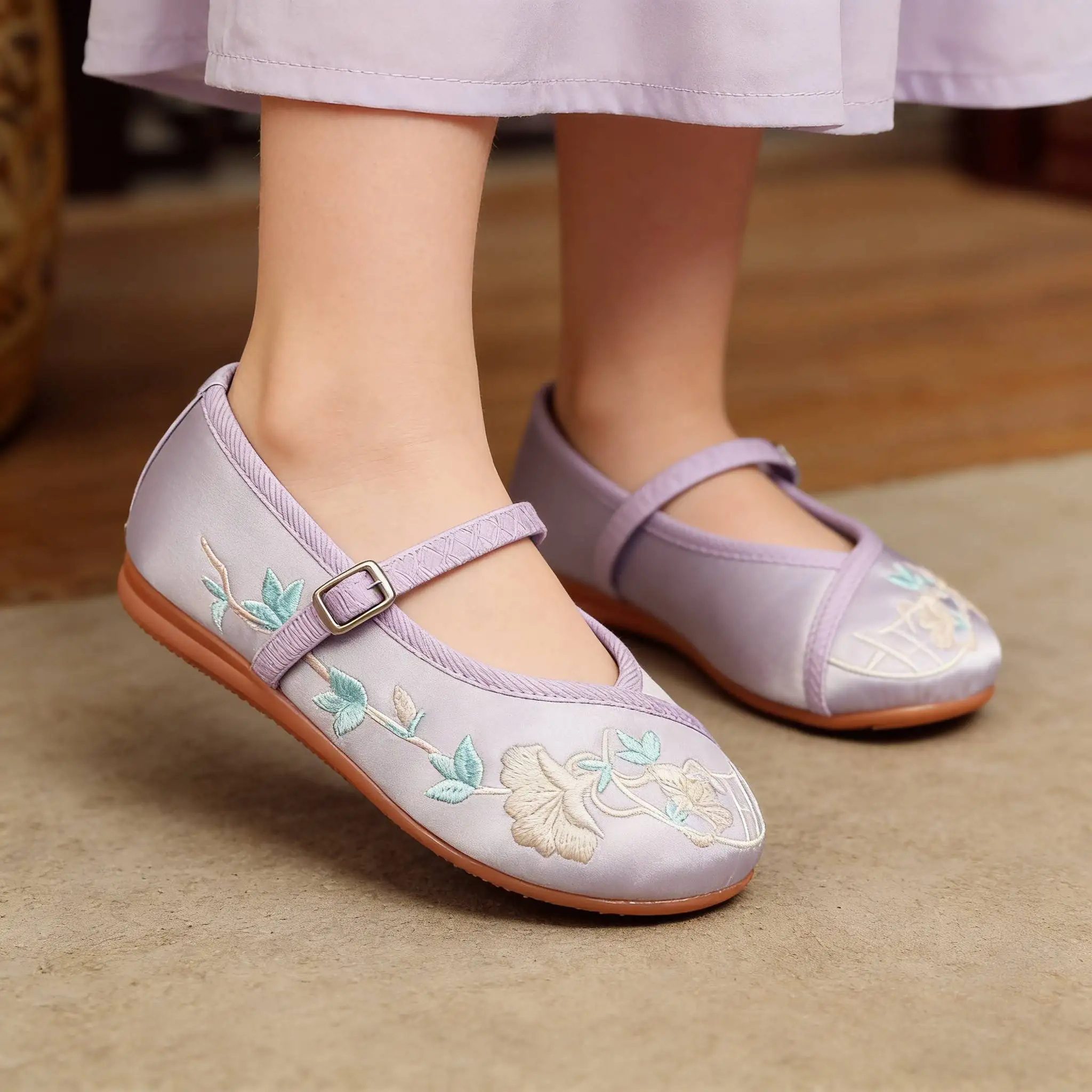 

2026 NEw Chinese-style embroidery Shoes for Girls Comfortable shoes Cosplay Dress Up Embroidery Performance stage Ballet Shoes