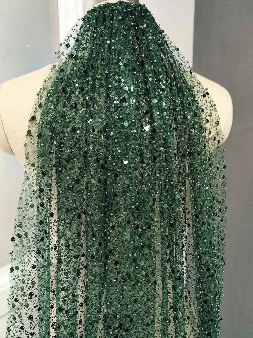 

Tailored luxury, heavy, sparkling, green wedding veil, a layer of 3M scratch veil with sequins, pearl veil and comb