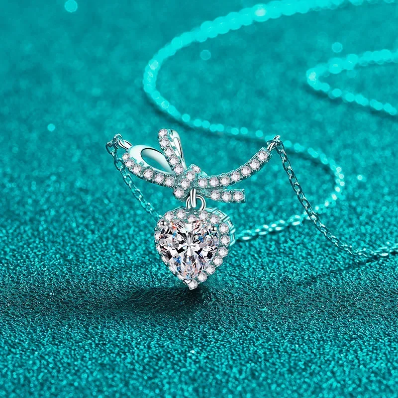 18K White Gold 1 CT Moissanite Heart Necklace Female Bow Heart Pendant Full of Diamonds Senior Light Luxury Princess Jewelry