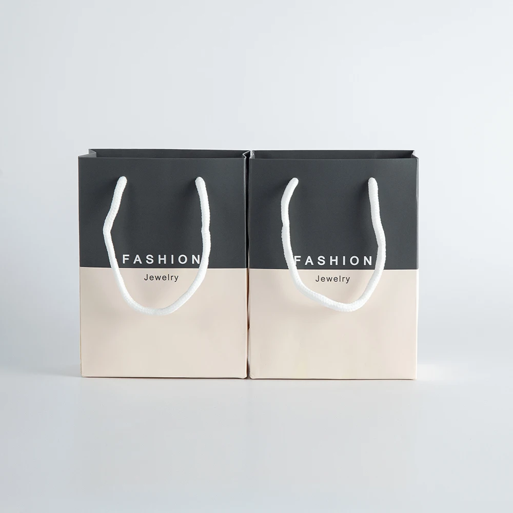 Luxury Bulk Environment Friendly Kraft Gift Bag for Pajamas Clothes Shoes Packaging Birthday Wedding Xmas Paper Handle Tote Bag